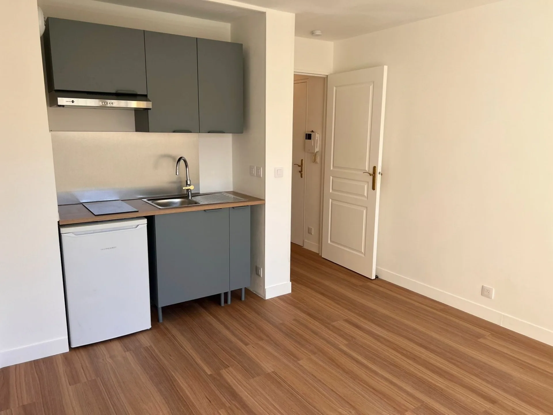 PONTOISE – CENTRE HISTORIQUE – STUDIO AV...